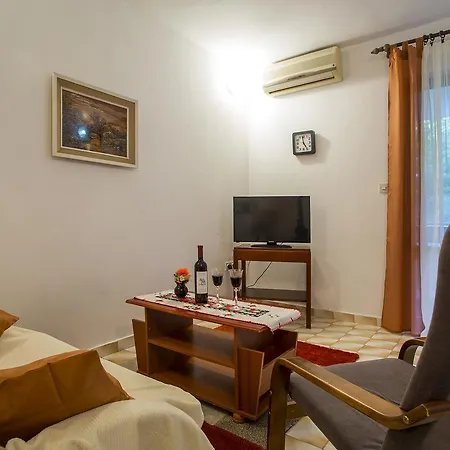 Apartment Puh Pula